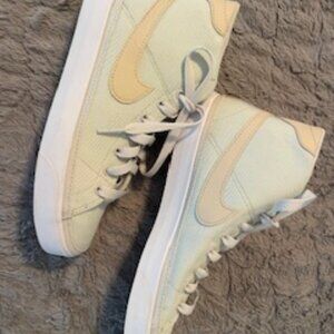 Nike High Tops Size 8.5